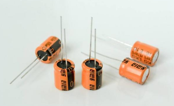 「NIPPON CHEMI-CON」電解電容極性接錯會爆炸，如何避免？